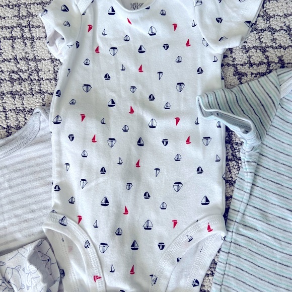 Bundle of 5 Bodysuits - Picture 4 of 5